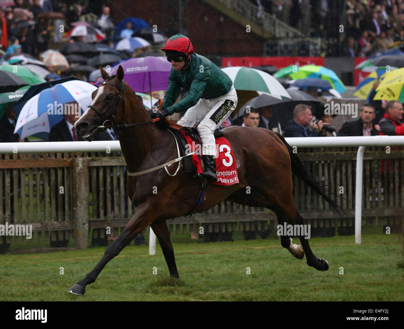 Newmarket, Reino Unido. El 10 de julio, 2014. Moet Chandon y Julio Festival, Boylesports señoras día. Hartnell bajo Joe Fanning ganar el trofeo de Bahrein Crédito: Además de los deportes de acción/Alamy Live News Foto de stock