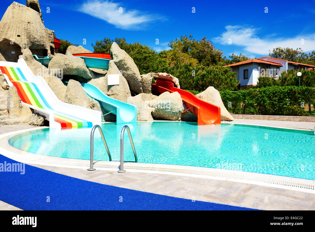 Parque acuático con toboganes de agua en un hotel de lujo, Antalya, Turquía  Fotografía de stock - Alamy