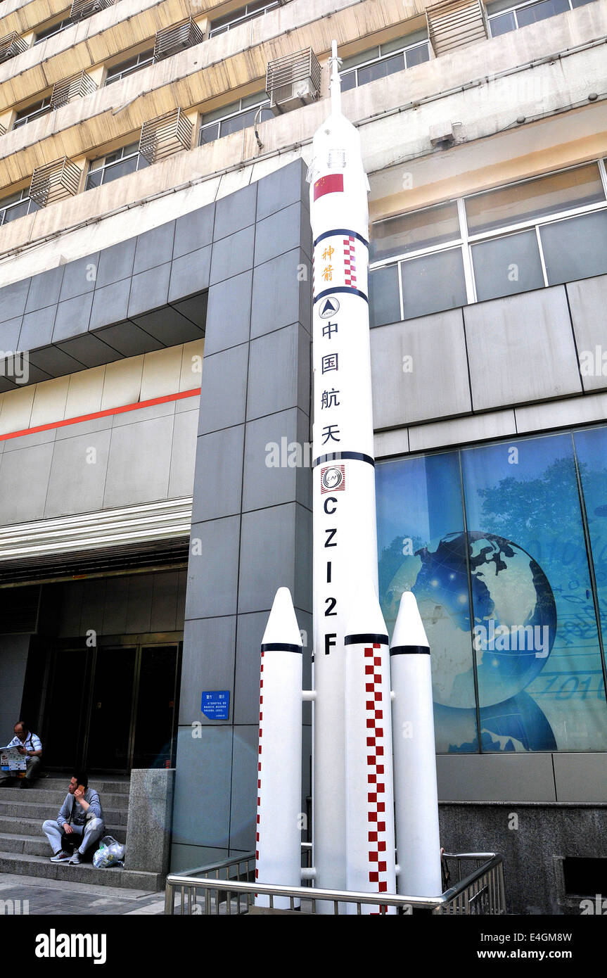 Cohete en calle Aeronáutica Tengxiang Xi'an Xi'An China Foto de stock