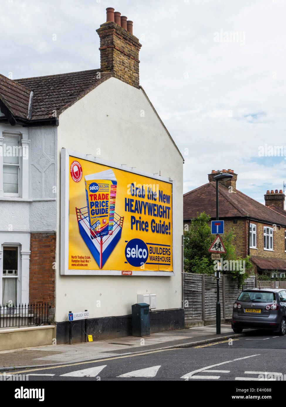 Cartel publicitario para el almacén del generador de Selco venta de  suministros para la construcción de una casa de Twickenham, Greater London,  Reino Unido Fotografía de stock - Alamy
