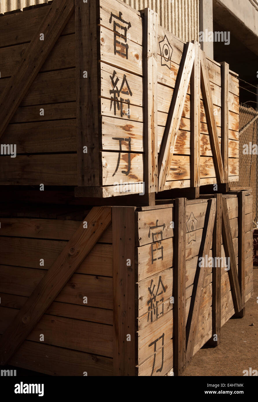 subterraneo Costoso Paine Gillic Algunas cajas de embalaje de madera con marcas japonesas Fotografía de  stock - Alamy