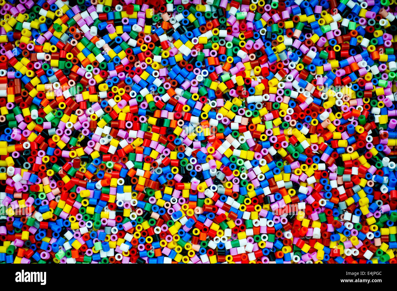 Multicolores de plástico Hama beads con corazón rojo plantilla completa  para la artesanía Fotografía de stock - Alamy