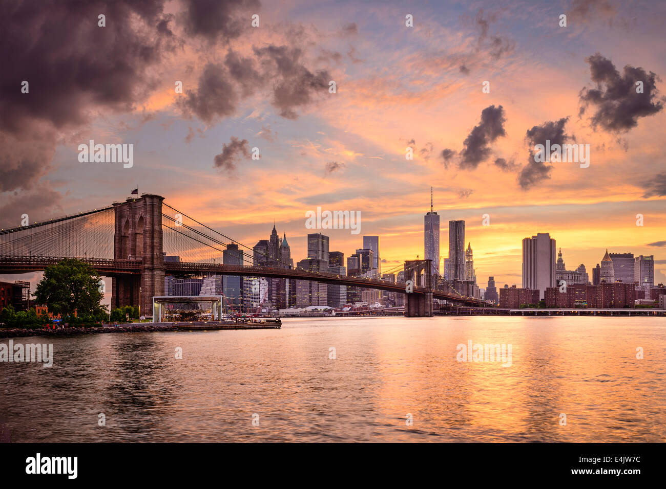 La Ciudad de Nueva York, EE.UU skyline al atardecer. Foto de stock
