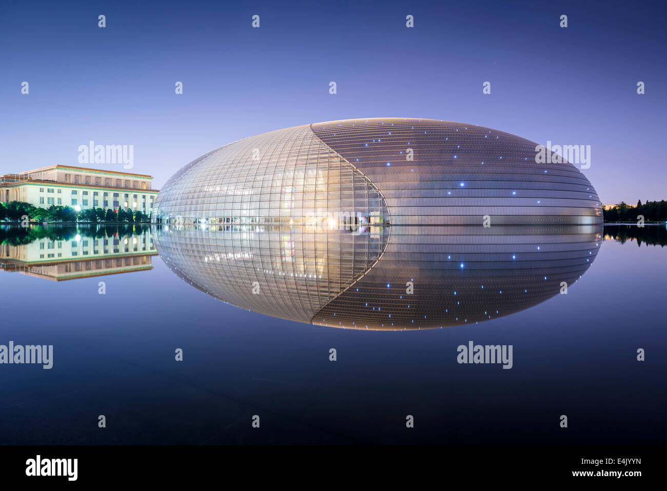 Centro Nacional de las Artes Escénicas de Beijing, China. Foto de stock