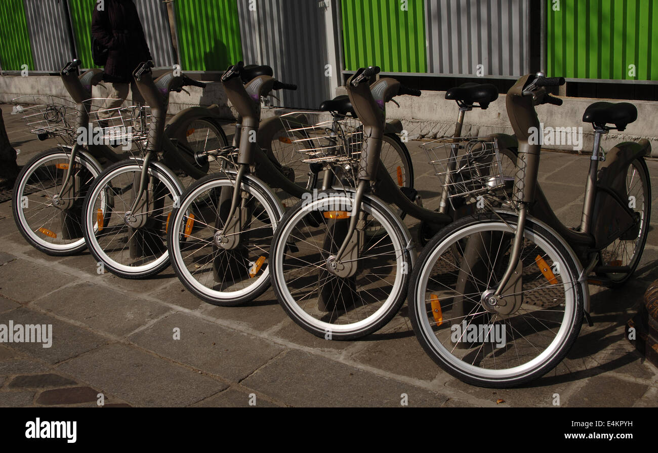 Francia. París. Estación Velib. Servicio de alquiler de bicicletas. Foto de stock