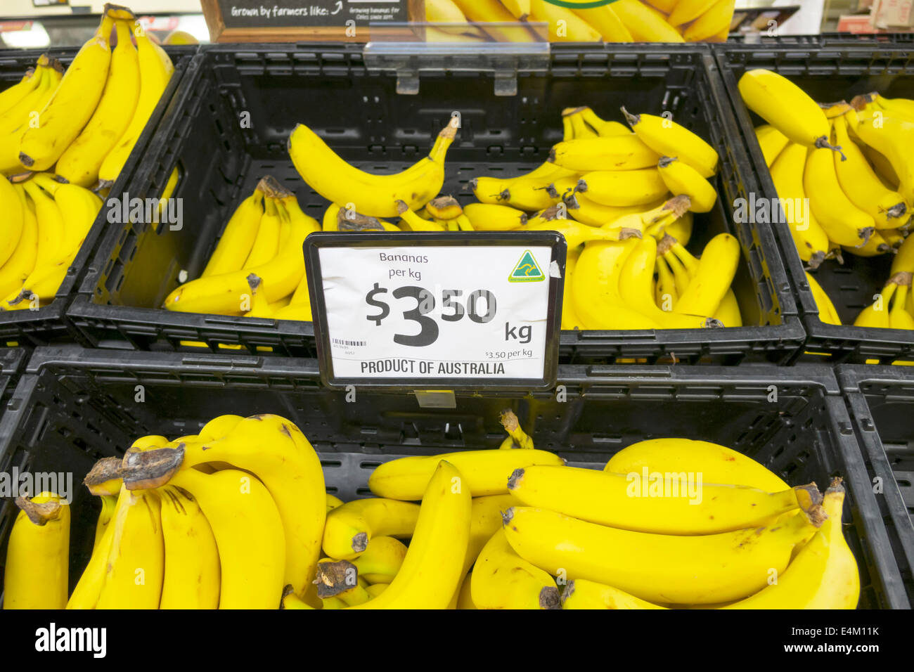 Melbourne Australia,Coles Central,supermercado,supermercado,venta,bananas,productos,precio,por kg,AU140317034 Foto de stock