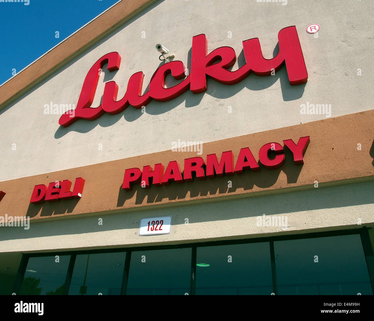 Lucky tienda de ultramarinos, California, EE.UU. Foto de stock