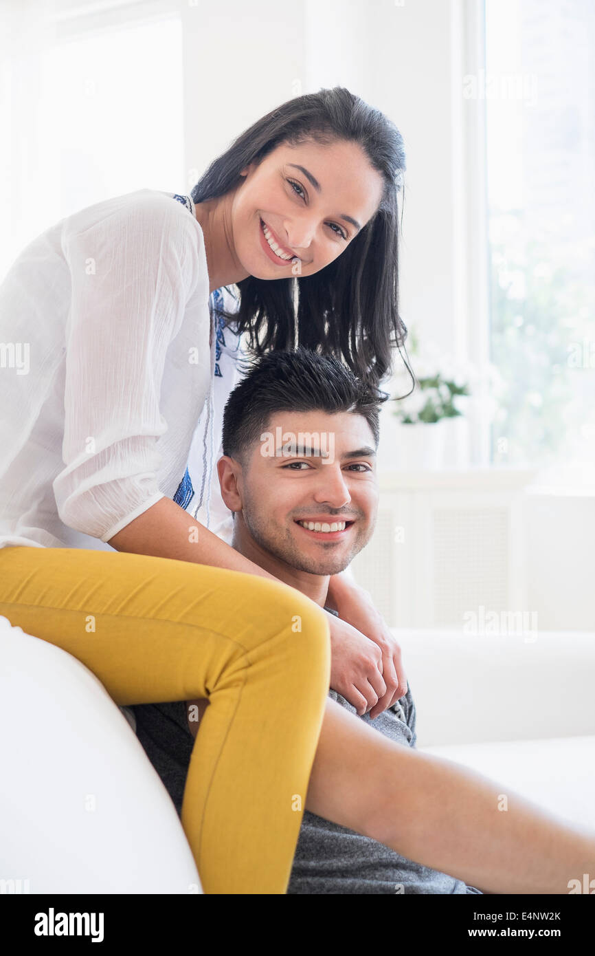 Retrato de la feliz pareja joven Foto de stock