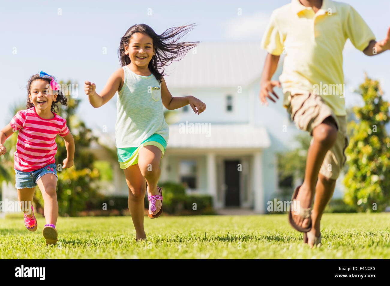 Orlando, Florida, aeropuerto, niños chicos chicos chicos niños arnés, correa,  correa, padre, padres, control, seguridad, FL060430015 Fotografía de stock  - Alamy