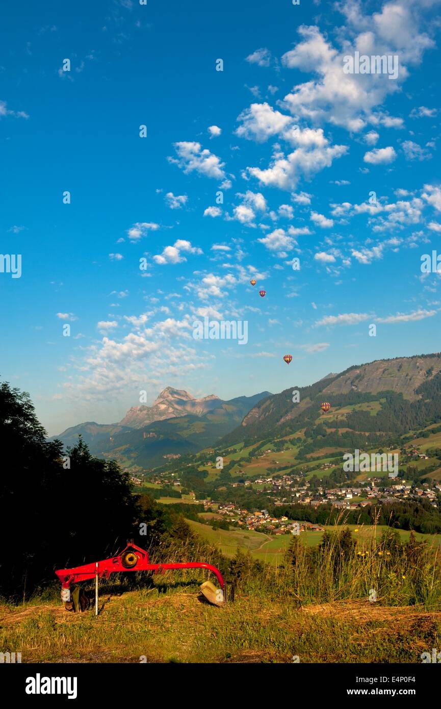 En globo de aire caliente. Megève valle nr "Flocons de Sel" hotel & restaurant. Alta Saboya. Región Rhône-Alpes. Francia Foto de stock