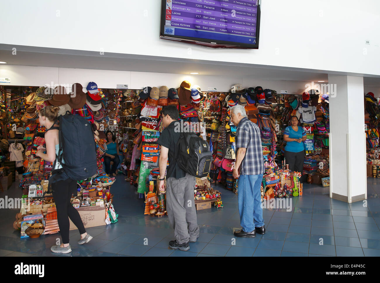 Tiendas de Artesanías, El aeropuerto internacional Augusto César Sandino, Managua, Nicaragua Foto de stock