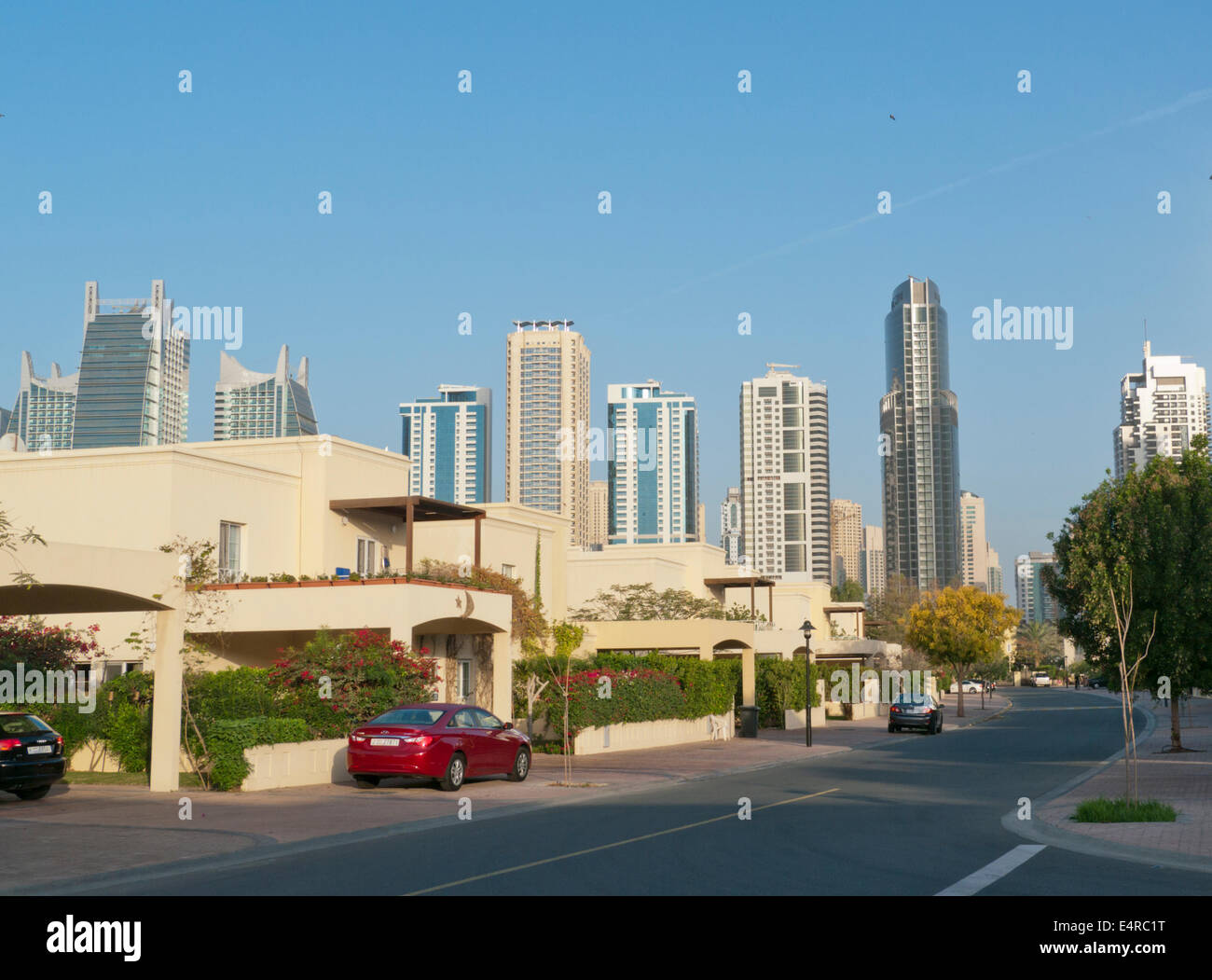 Una zona residencial en Dubai, Emiratos Árabes Unidos Foto de stock