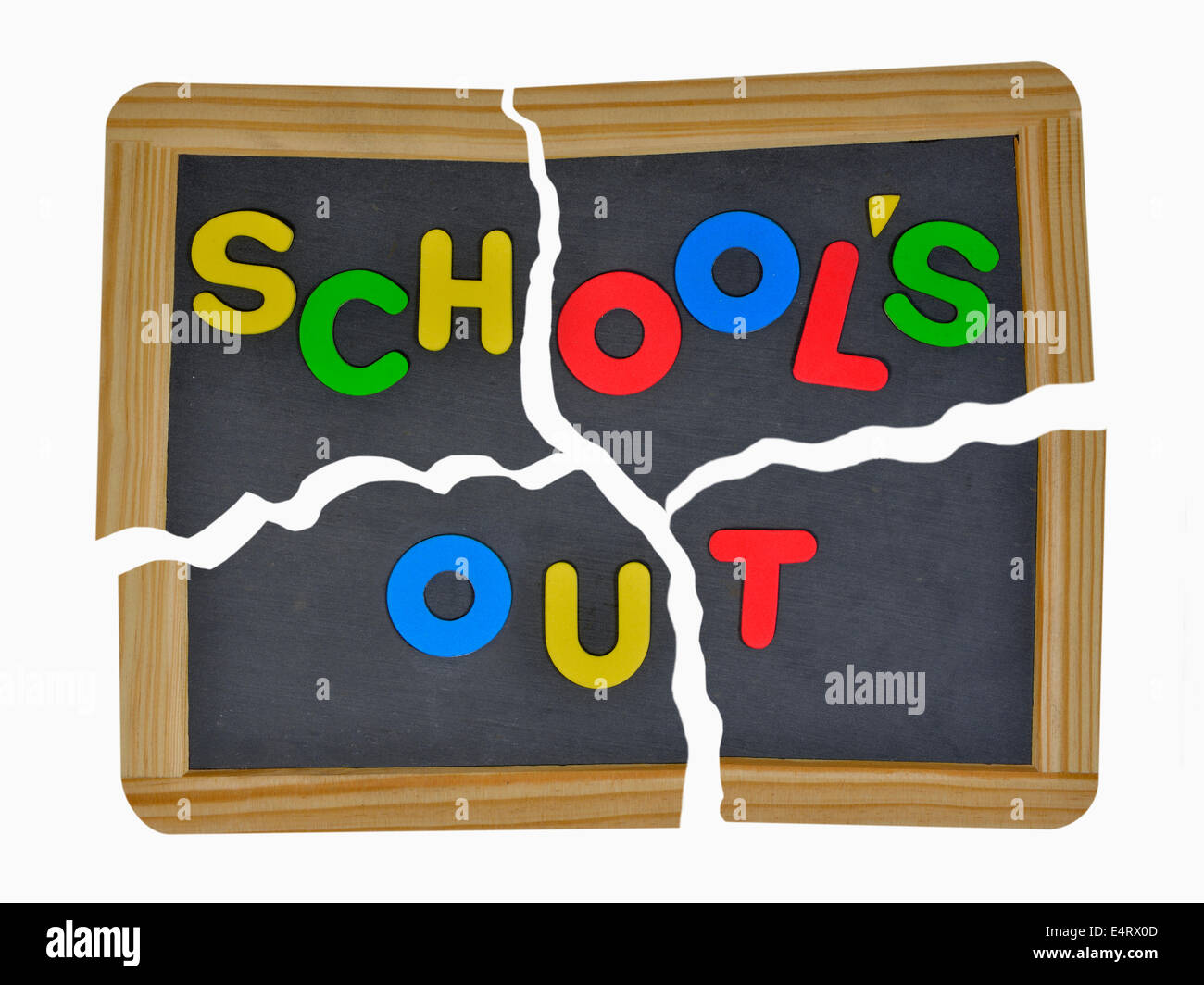 School's Out escrito en la pizarra rota del niño Fotografía de stock - Alamy