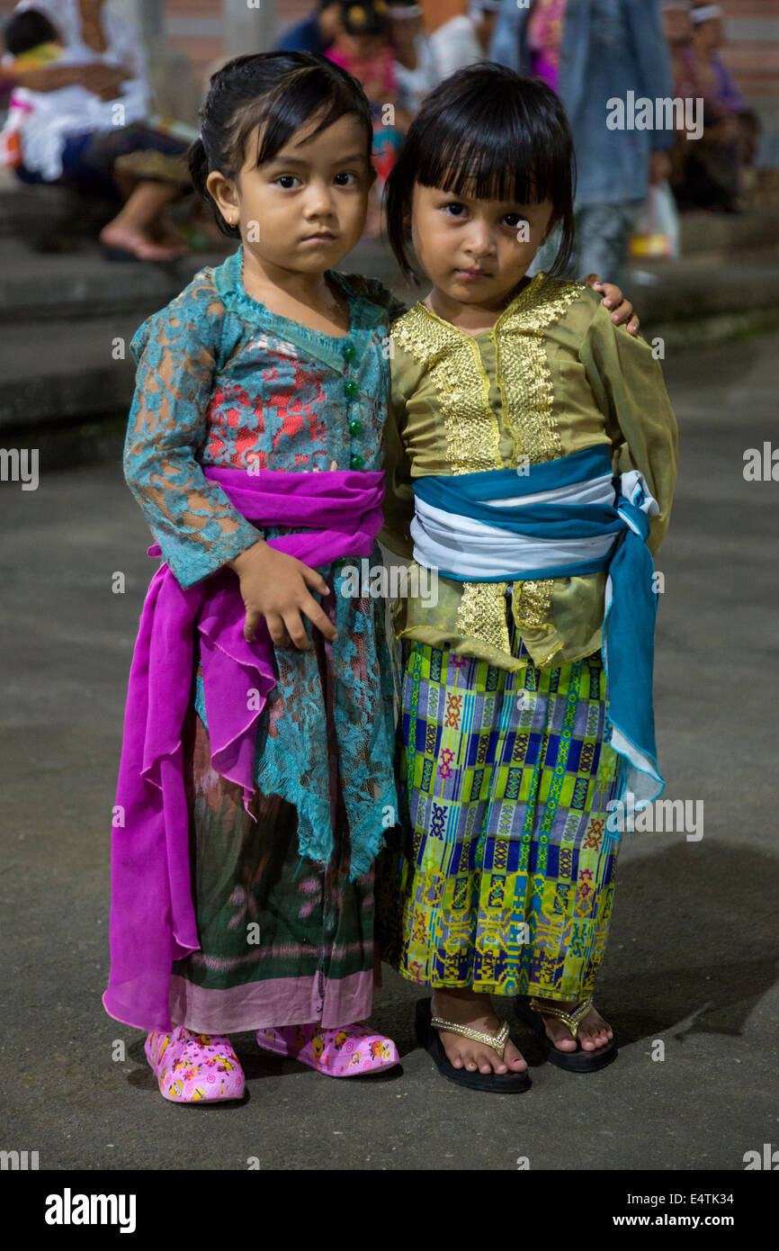 Ropa hindú niñas fotografías e imágenes de alta resolución - Alamy