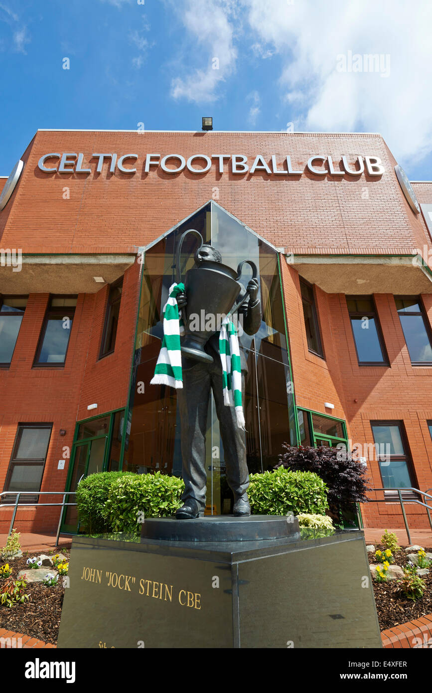 Jock Stein estatua fuera de Celtic Park, Glasgow Escocia Foto de stock