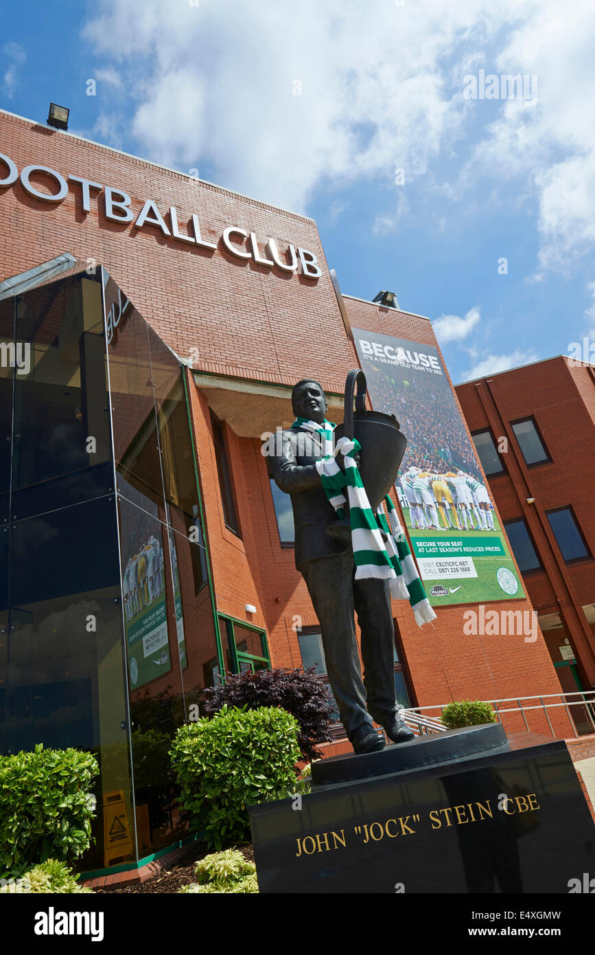 Jock Stein estatua fuera de Celtic Park, Glasgow Escocia Foto de stock