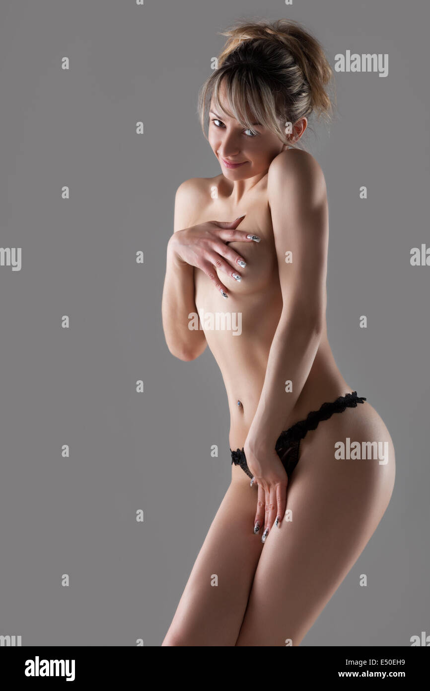 Mujer desnuda en bikini Fotografía de stock - Alamy