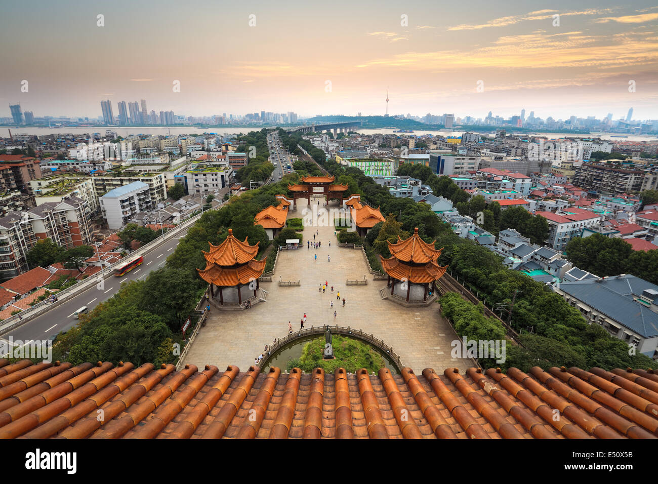 Panorama de la ciudad de Wuhan Foto de stock