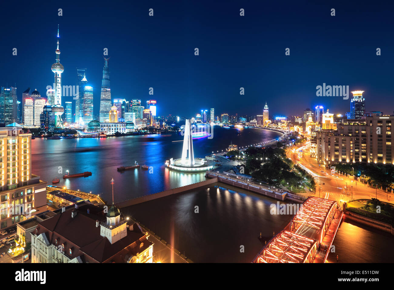 Hermosa escena nocturna en Shanghai Foto de stock