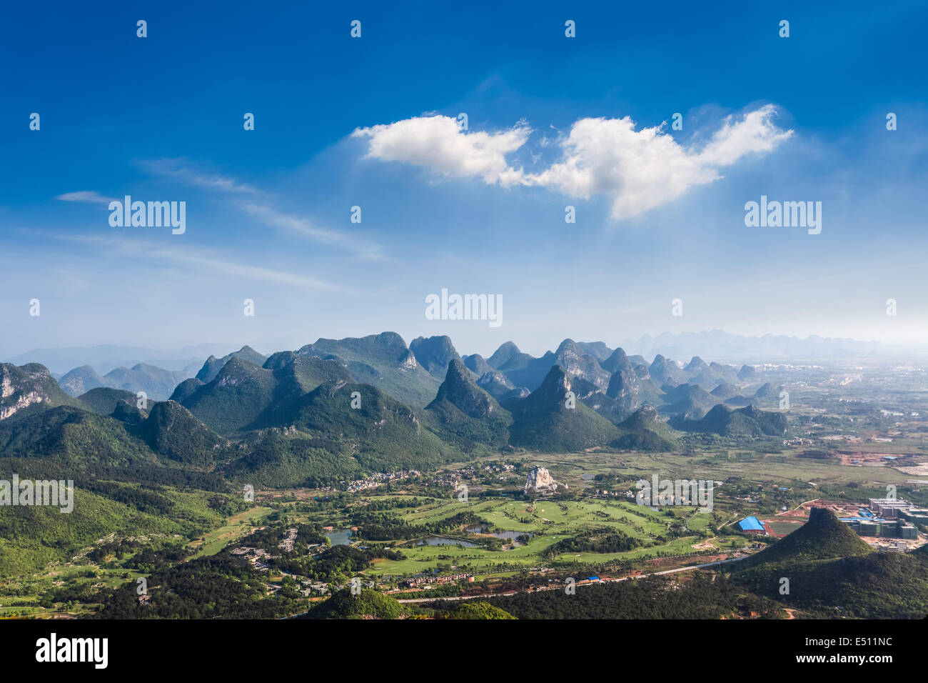 Paisaje de colinas de Guilin Foto de stock