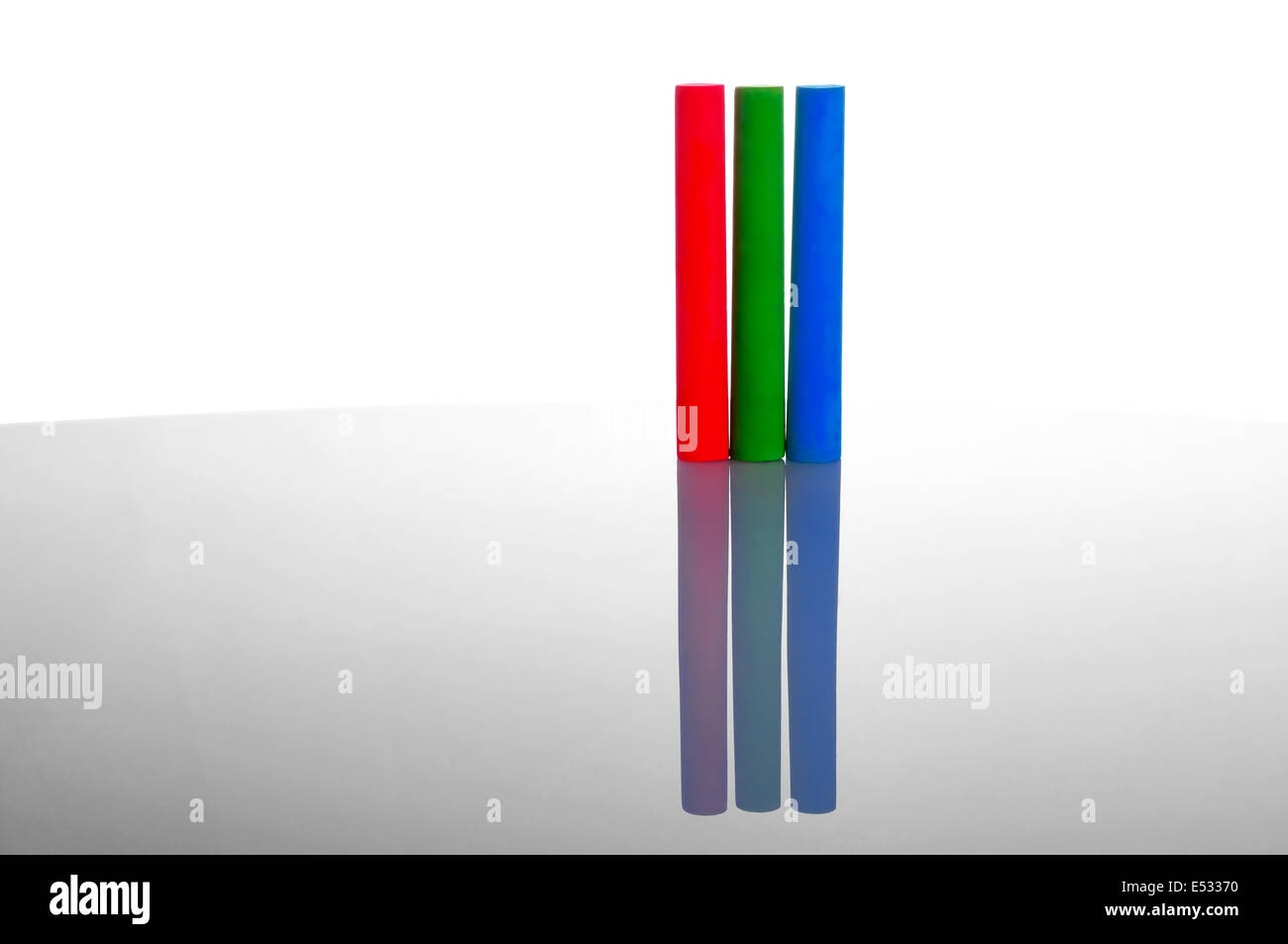 Concepto RGB (colores básicos) con tres tizas Foto de stock