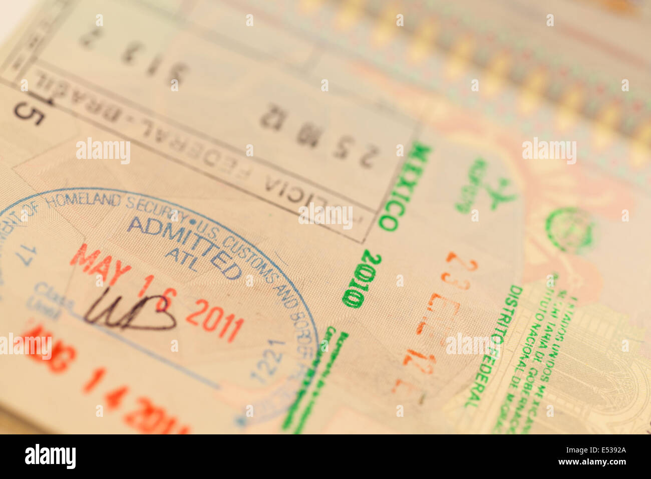 Detalle de la página del pasaporte con visa de entrada internacional Foto de stock