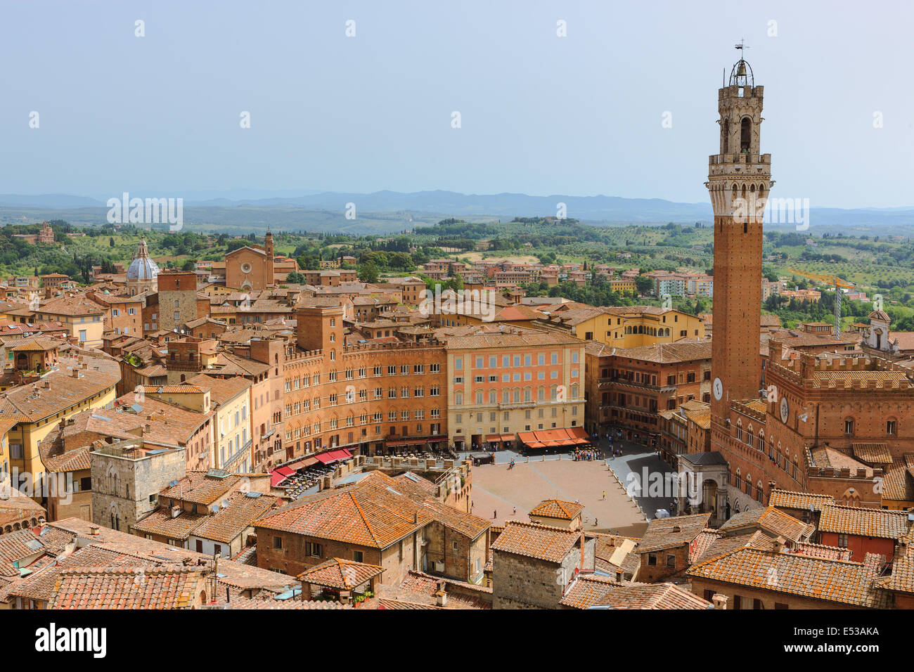 Desde la cima del Museo dell'Opera del Duomo. El mejor punto de observación de Siena. Foto de stock