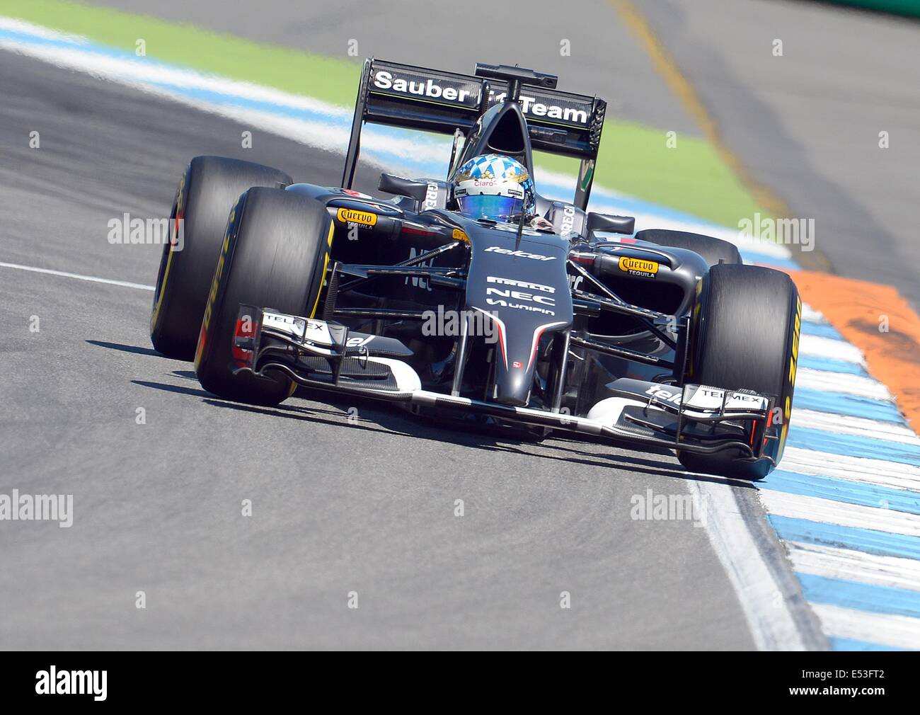 Hockenheim, Alemania. El 18 de julio, 2014. Piloto de Fórmula 1 alemán Adrian Sutil del equipo Sauber durante la segunda sesión de entrenamientos libres en el Hockenheimring Race Track en Hockenheim, Alemania Crédito: Además de los deportes de acción/Alamy Live News Foto de stock
