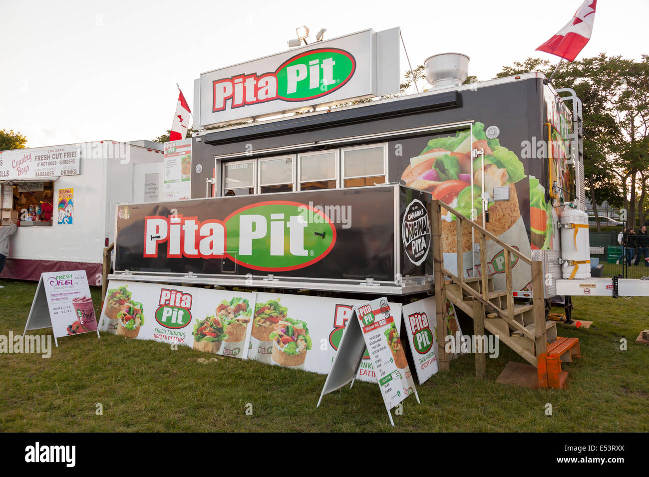 Un 'Pita Pit' camión de alimentos en el Festival de Música de 'Sonido' a Spencer Smith Park en la ciudad de Burlington, Ontario, Canadá. Foto de stock