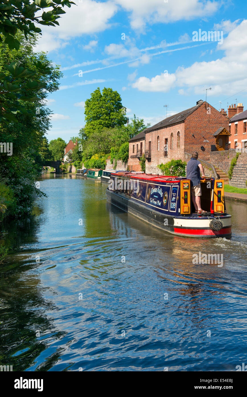 Un canal en barco por el Canal, Worcester Staffordshire Stourport en Severn, Worcestershire, Inglaterra, Reino Unido. Foto de stock