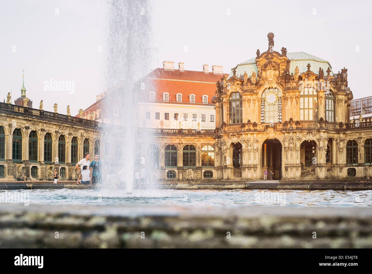 Zwinger en Dresden de Alemania, uno de los atractivos turísticos. Foto de stock