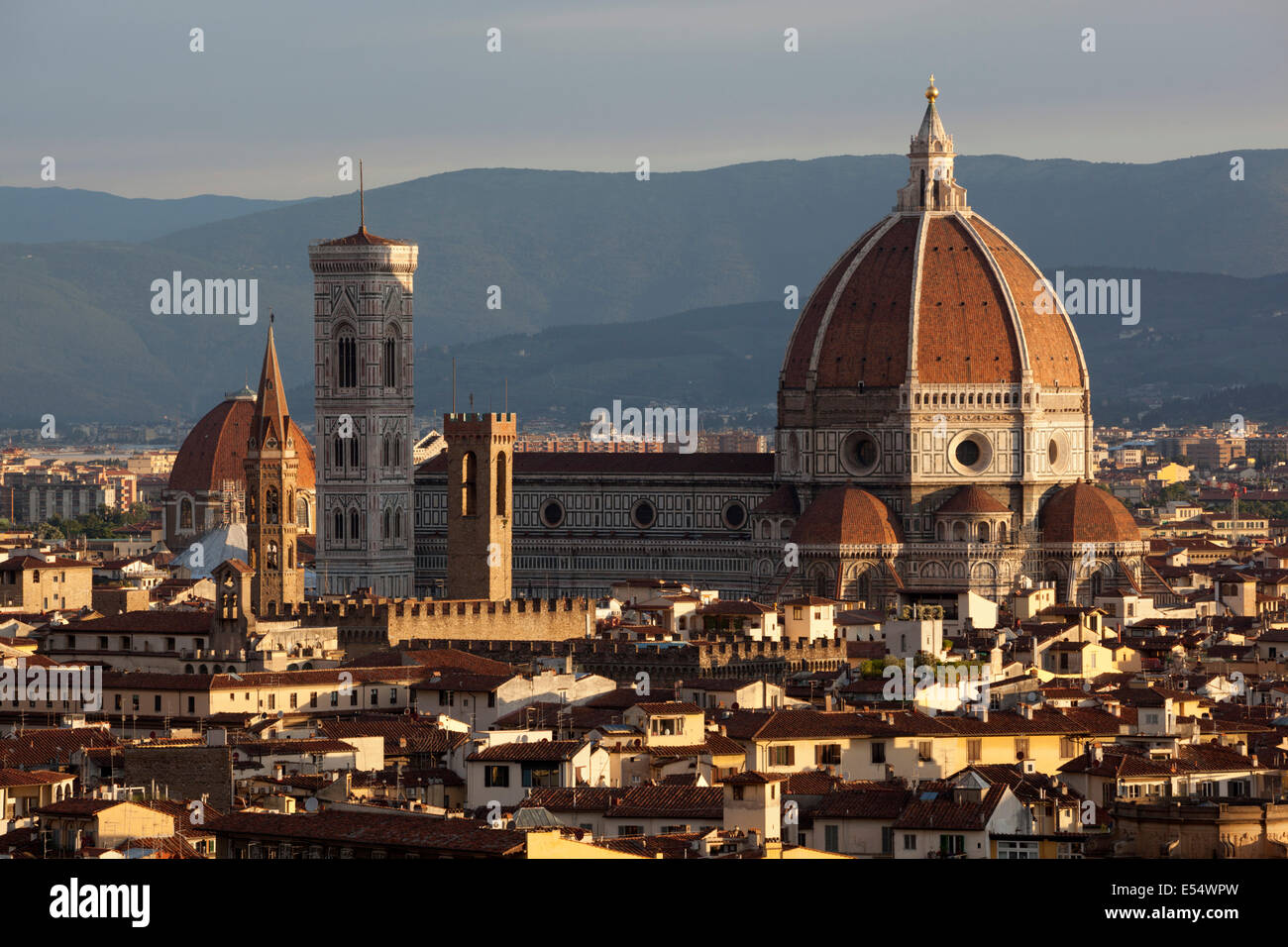 El Duomo al amanecer desde la Piazza Michelangelo, Florencia, Toscana, Italia, Europa Foto de stock