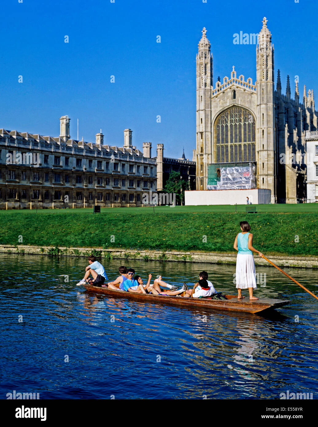 Navegar por el río Cam, Cambridge, Inglaterra, Reino Unido Foto de stock