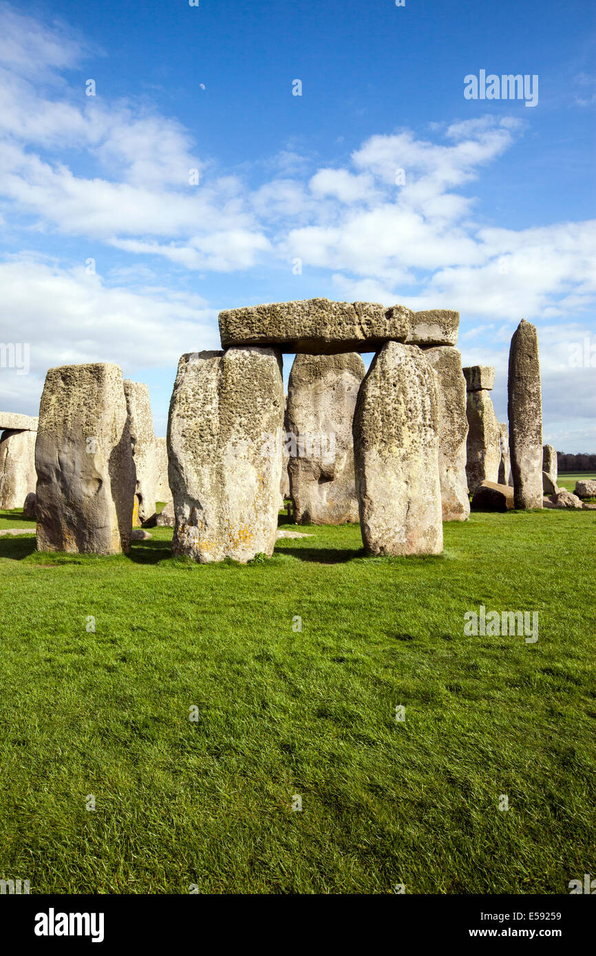 El círculo de piedra permanente en Stonehenge, Wiltshire, UK Foto de stock