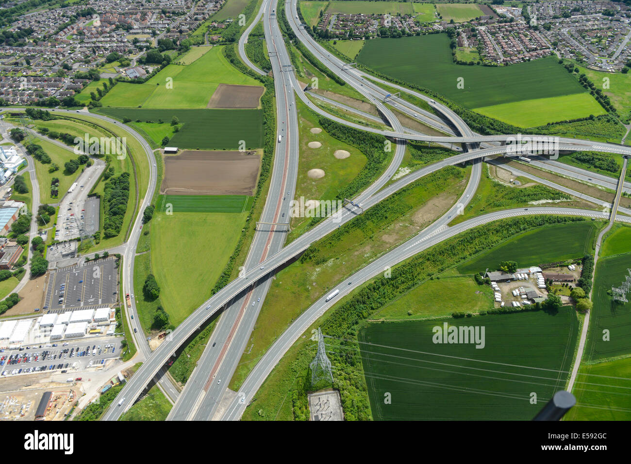 Una vista aérea de la Ferrybridge cruce de la A1(M) y M62 en West Yorkshire Foto de stock