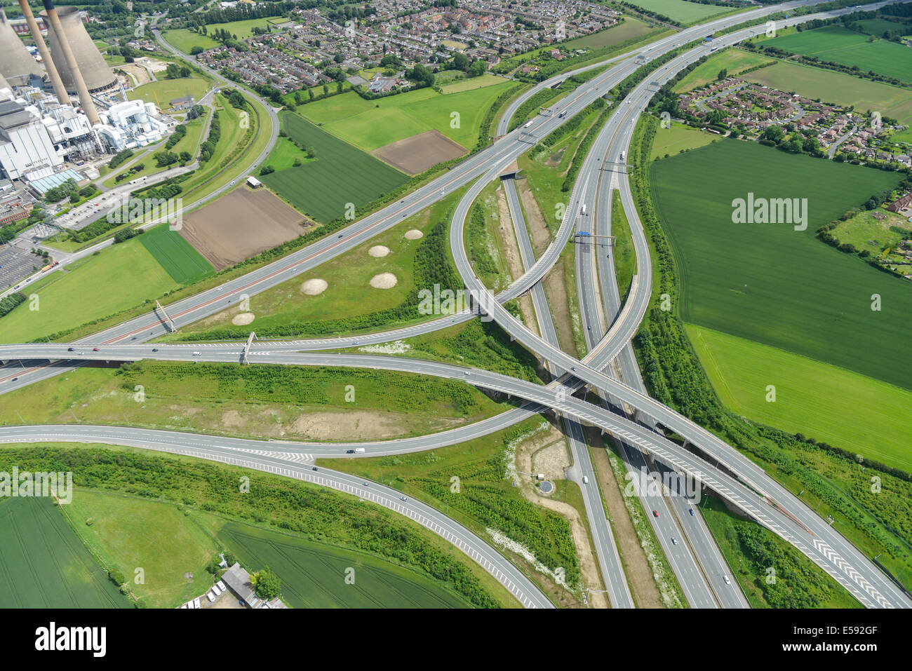 Una vista aérea de la Ferrybridge cruce de la A1(M) y M62 en West Yorkshire Foto de stock