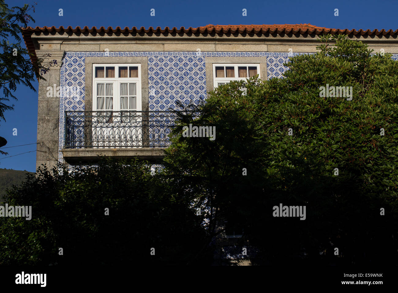 Típica, casa, fachada, suelo de baldosas, Arouca, Portugal, Europa Foto de stock