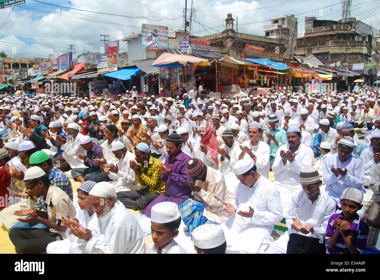 Ramzan namaz fotografías e imágenes de alta resolución Alamy