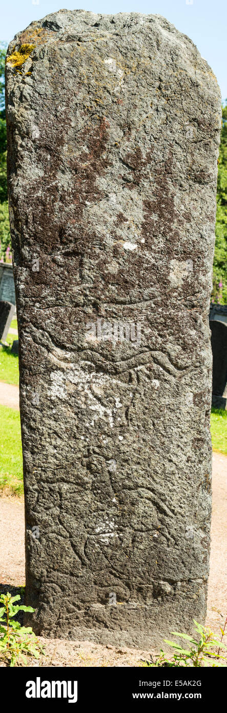 Talladas PICTISH BATTLESTONE DETALLE DE tallados en la piedra se encuentra en el cementerio de MORTLACH DUFFTOWN ESCOCIA Foto de stock