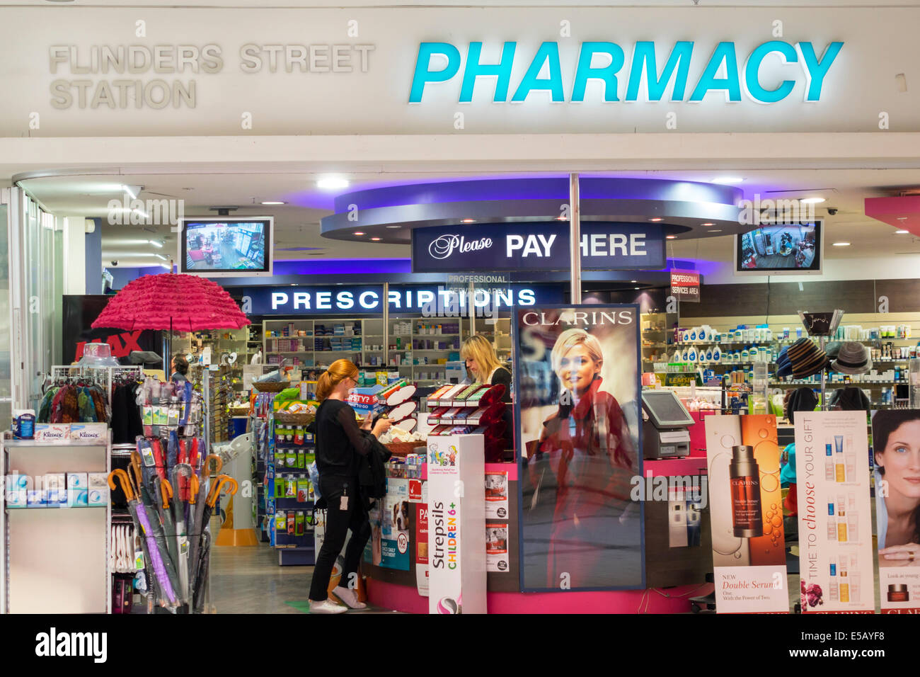 Melbourne Australia,Flinders Street Station,farmacia,farmacia,frente,entrada,venta de exhibición,AU140320138 Foto de stock