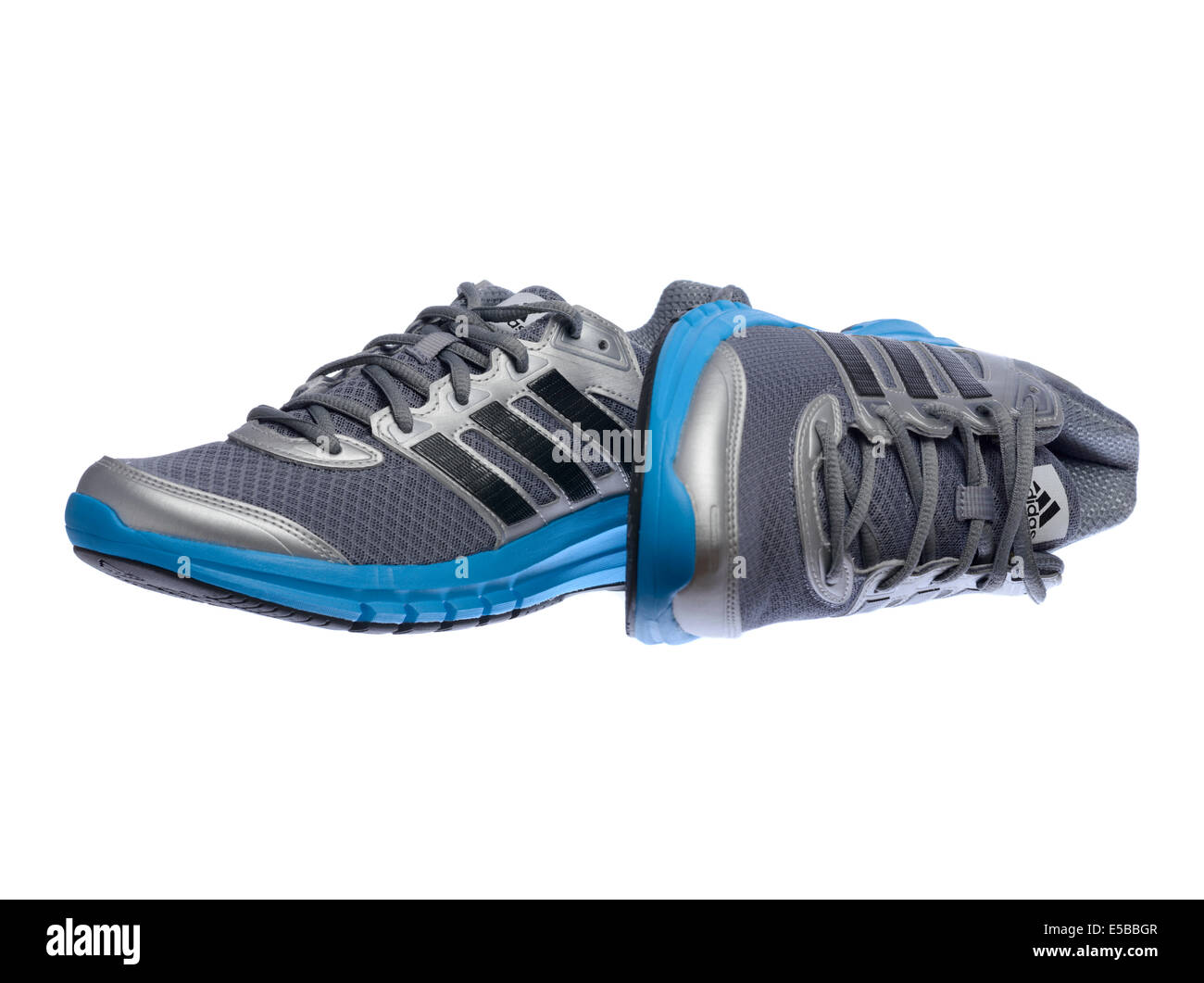 Zapatillas adidas azules fotografías e imágenes de alta resolución - Alamy