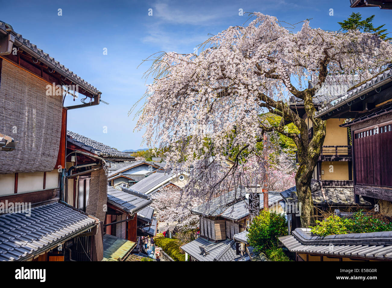 Kyoto, Japón en el Distrito Higashiyama en la primavera. Foto de stock