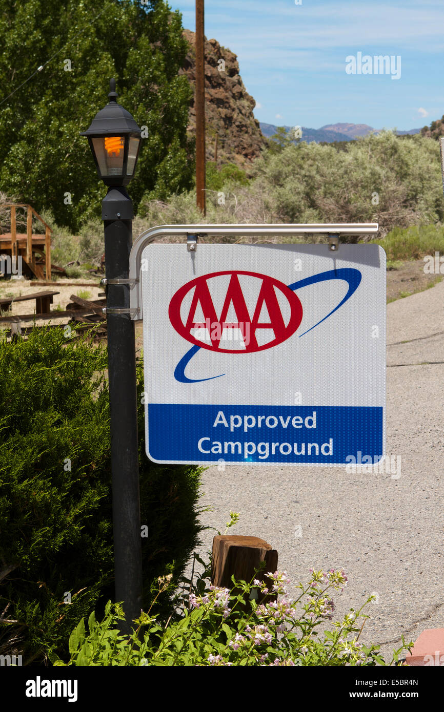 La Asociación Americana de Automóviles AAA aprobado Camping firmar Foto de stock