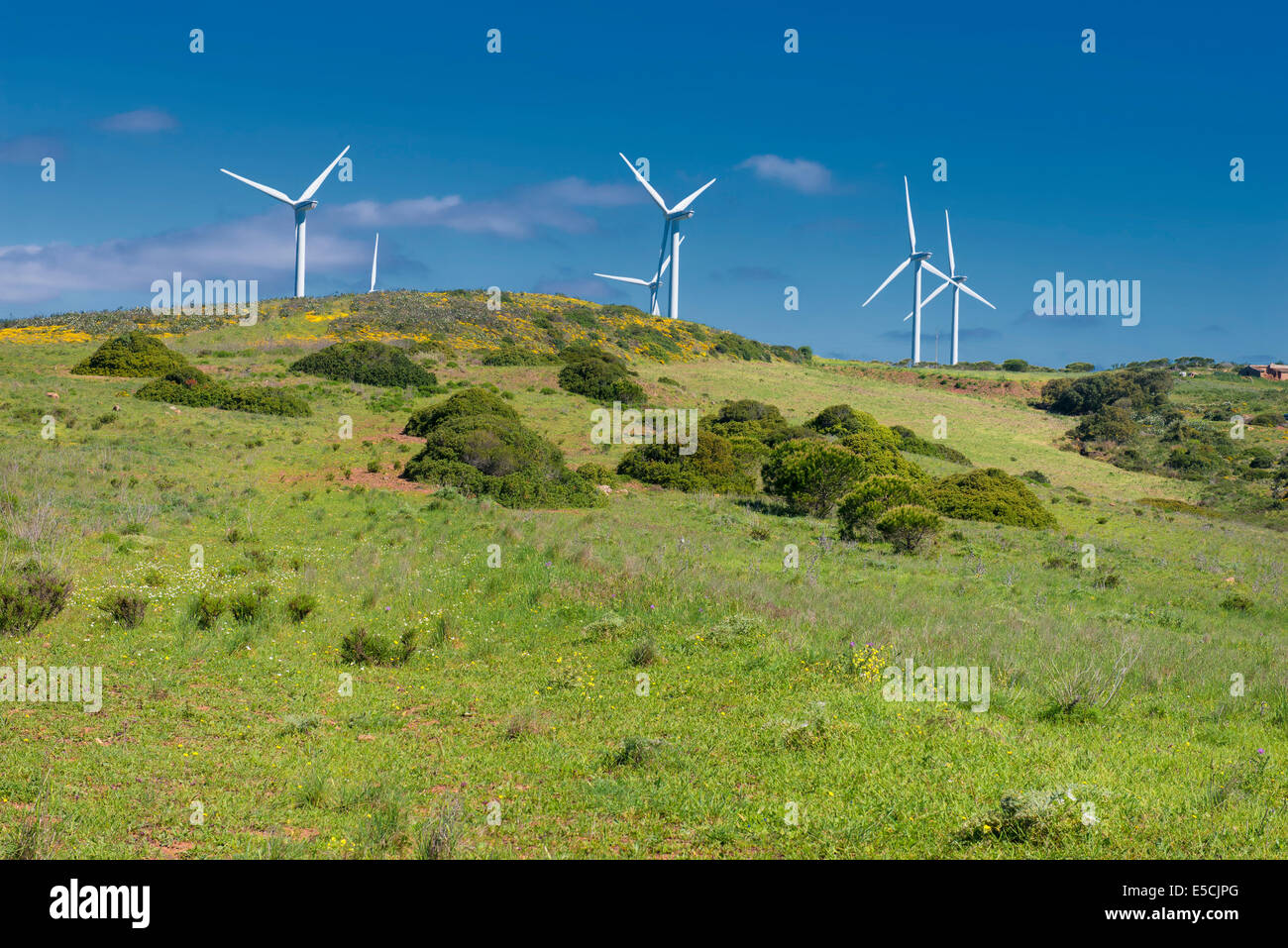 Turbinas de viento, en el oeste de Algarve, Portugal, Europa Foto de stock