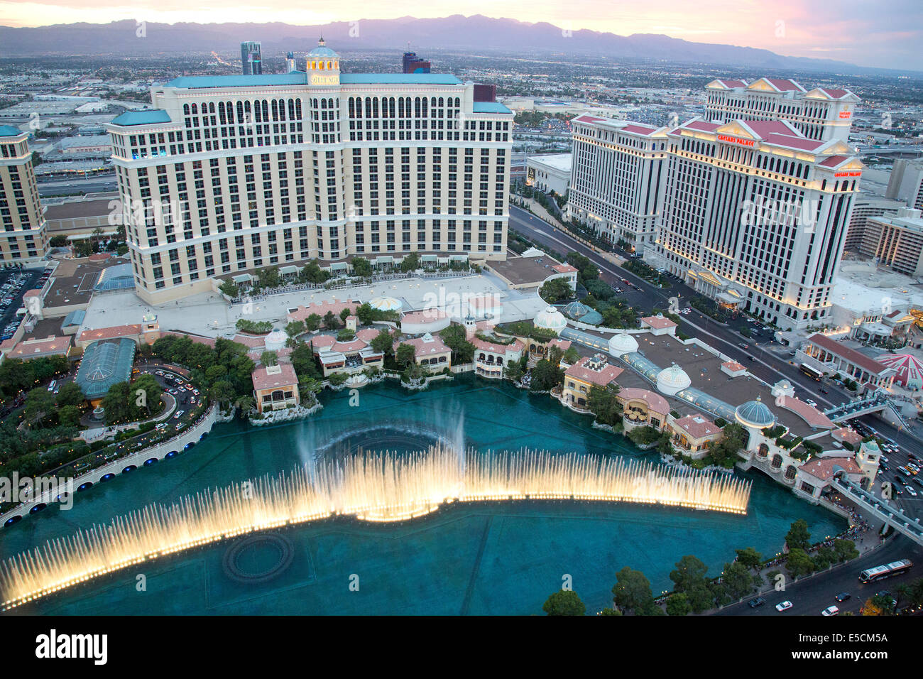 El Bellagio Hotel de lujo, casino, y fuentes en Las Vegas Strip en Paradise, Nevada. Foto de stock