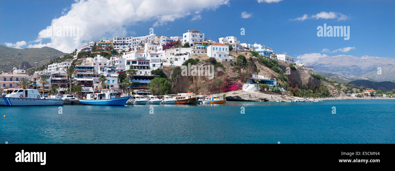 El pueblo costero de Agia Galini, Creta, Grecia Foto de stock