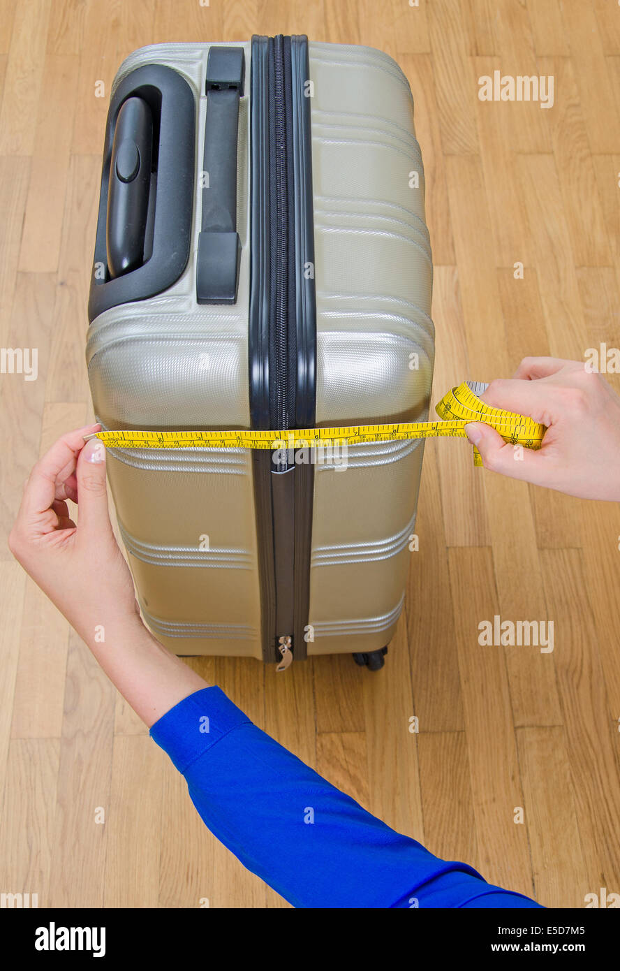 Cómo medir y pesar una maleta de mano para viajar en avión