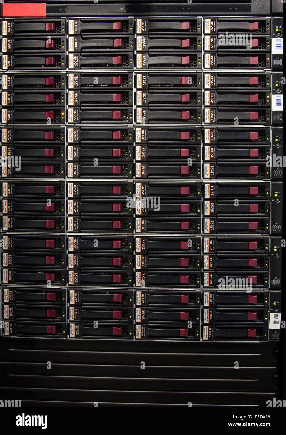 Matriz de disco duro por un de archivos en una red informática corporativa Fotografía de stock - Alamy