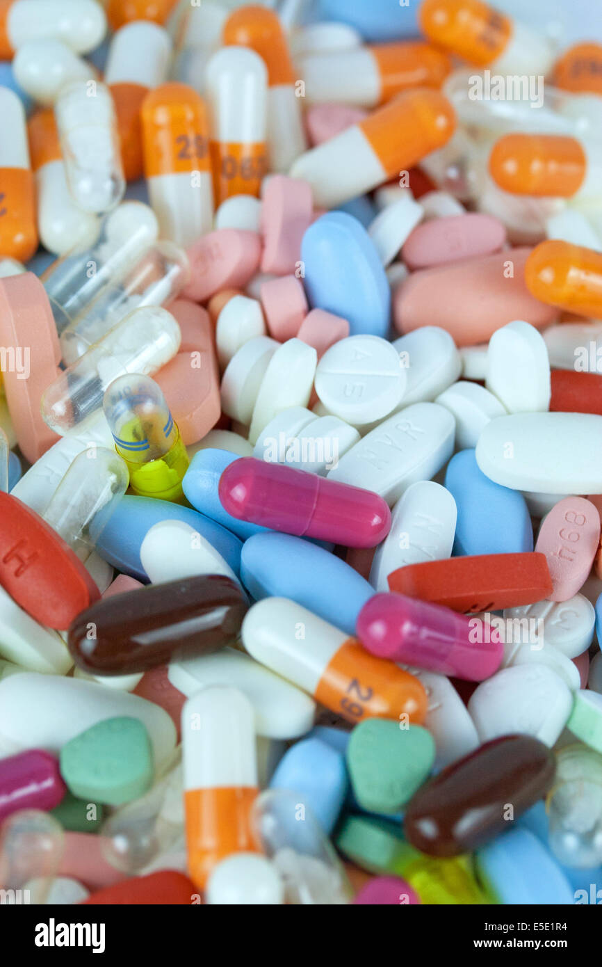 Tabletten medikamente pillen medikament pille tablette apotheke gesundheit medizin medizinisch pharma pharmazie pharmazeutisch b Foto de stock