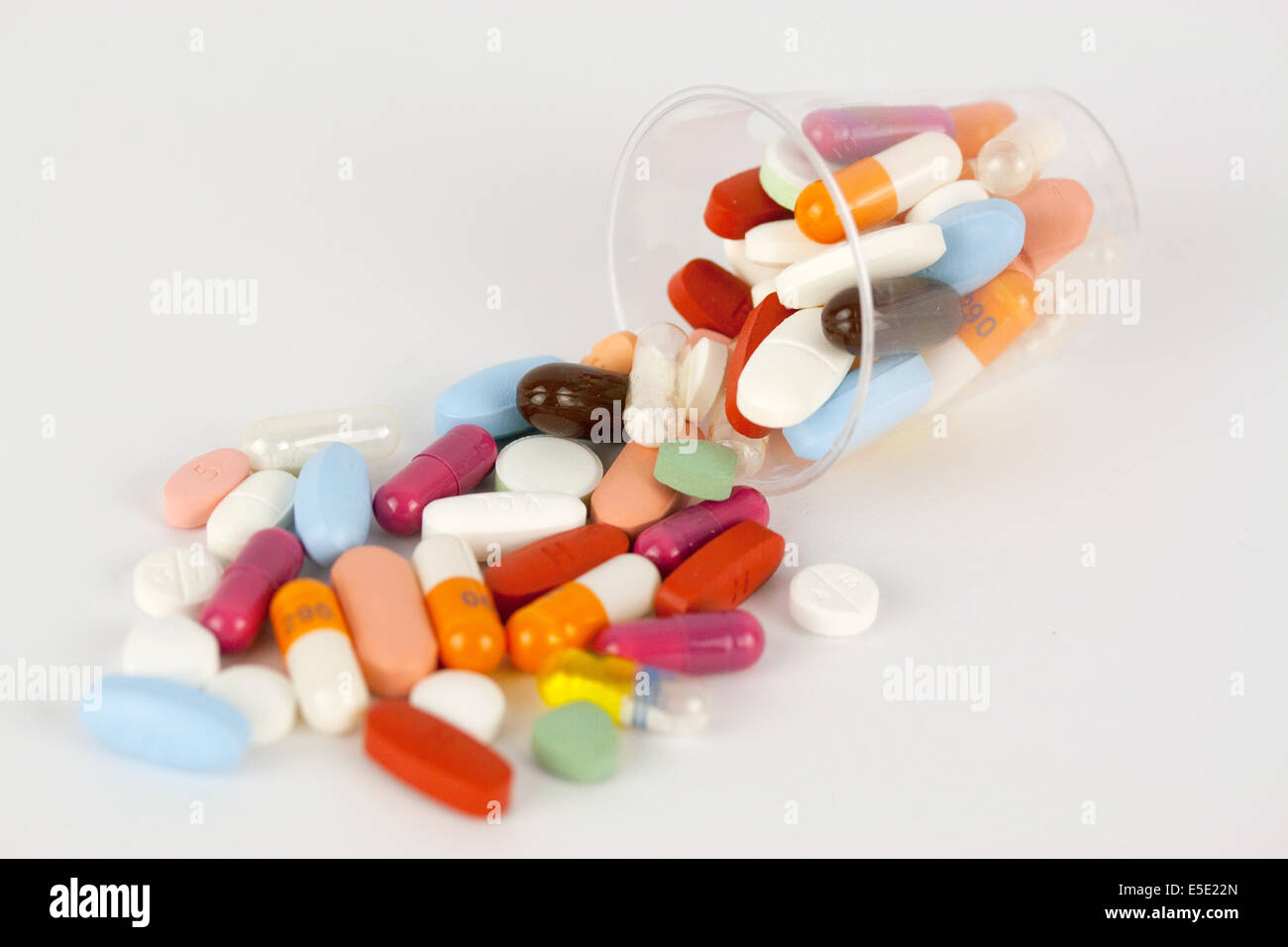 Tabletten medikamente pillen medikament pille tablette apotheke gesundheit medizin medizinisch pharma pharmazie pharmazeutisch b Foto de stock